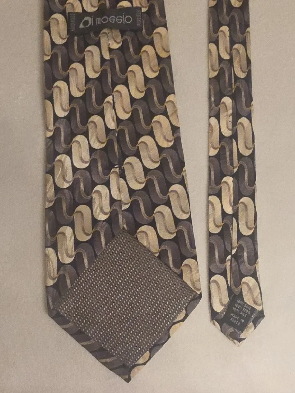 Di MoGGio Silk Hand Made Black and Gold Wave-Pattern Men's Tie 4 Inches Wide